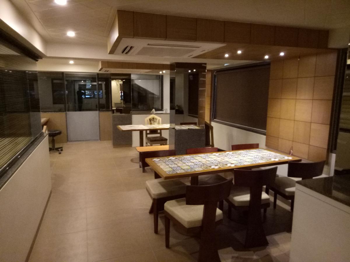 Hotel Umesh Daman Esterno foto