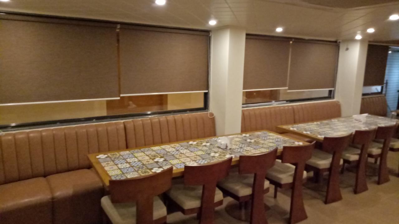 Hotel Umesh Daman Esterno foto